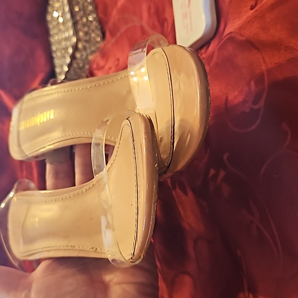 4/$20 FASHION NOVA HEELS - Picture 13 of 15